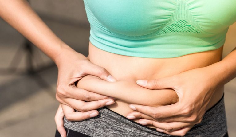 Por qué las mujeres de mediana edad acumulan grasa abdominal